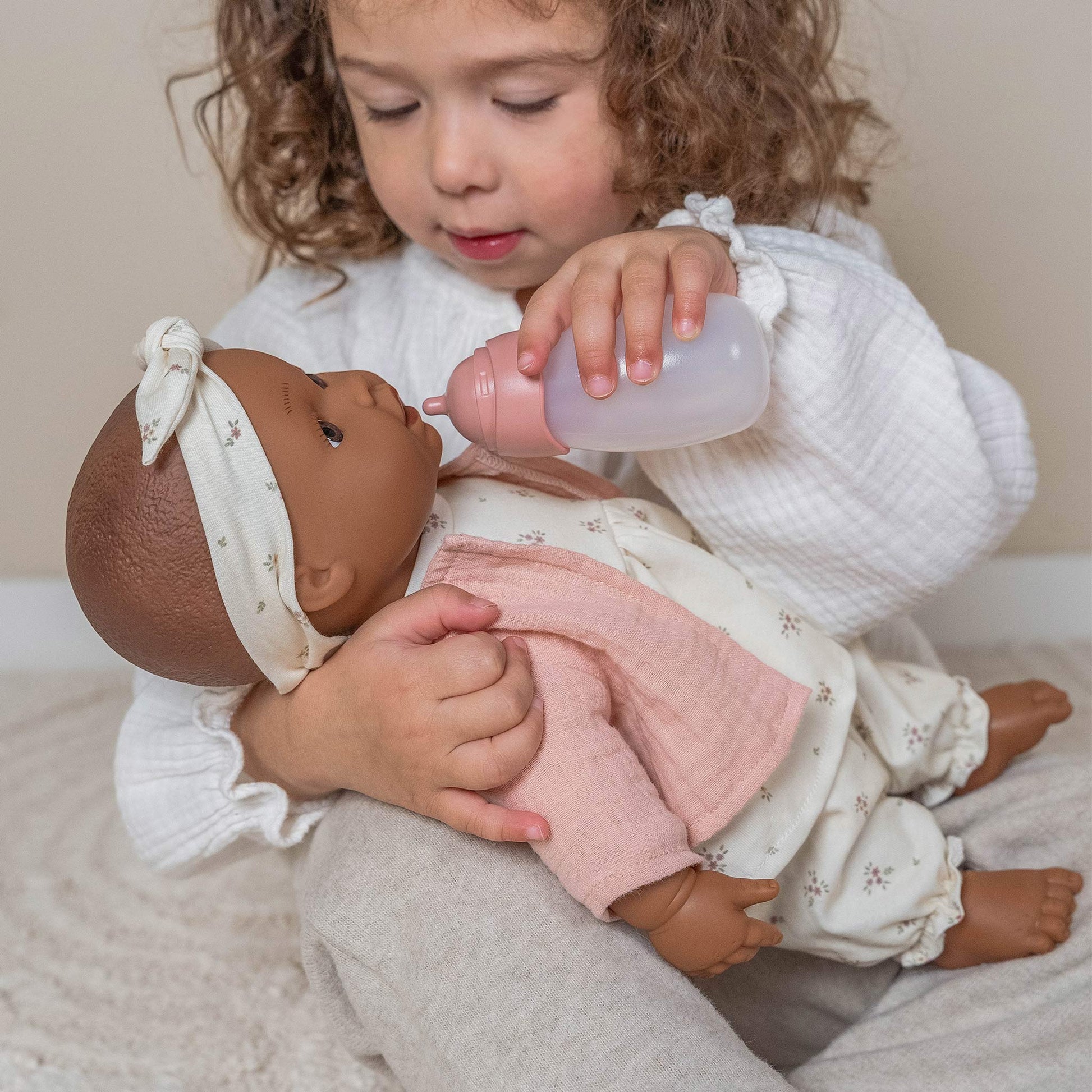 Little Dutch Baby Doll - Noa with her mink bottle