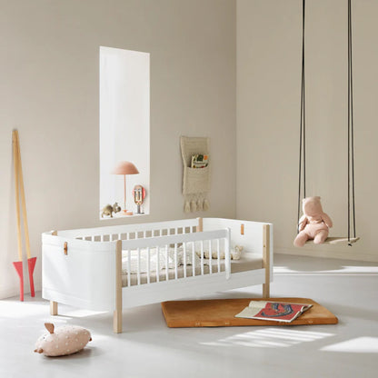 Oliver Furniture Wood Mini+ Cot Bed Incl. Junior Kit - White/Oak (0-9 Years)