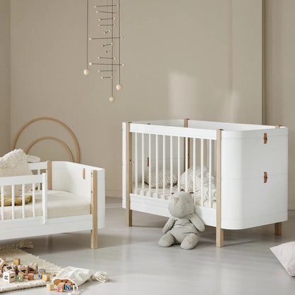 Oliver Furniture Wood Mini+ Cot Bed Incl. Junior Kit - White/Oak (0-9 Years)