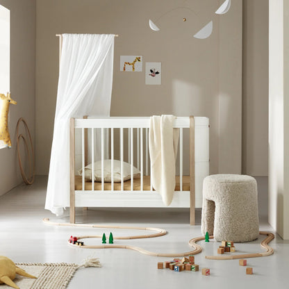 Oliver Furniture Wood Mini+ Cot Bed Incl. Junior Kit - White/Oak (0-9 Years)