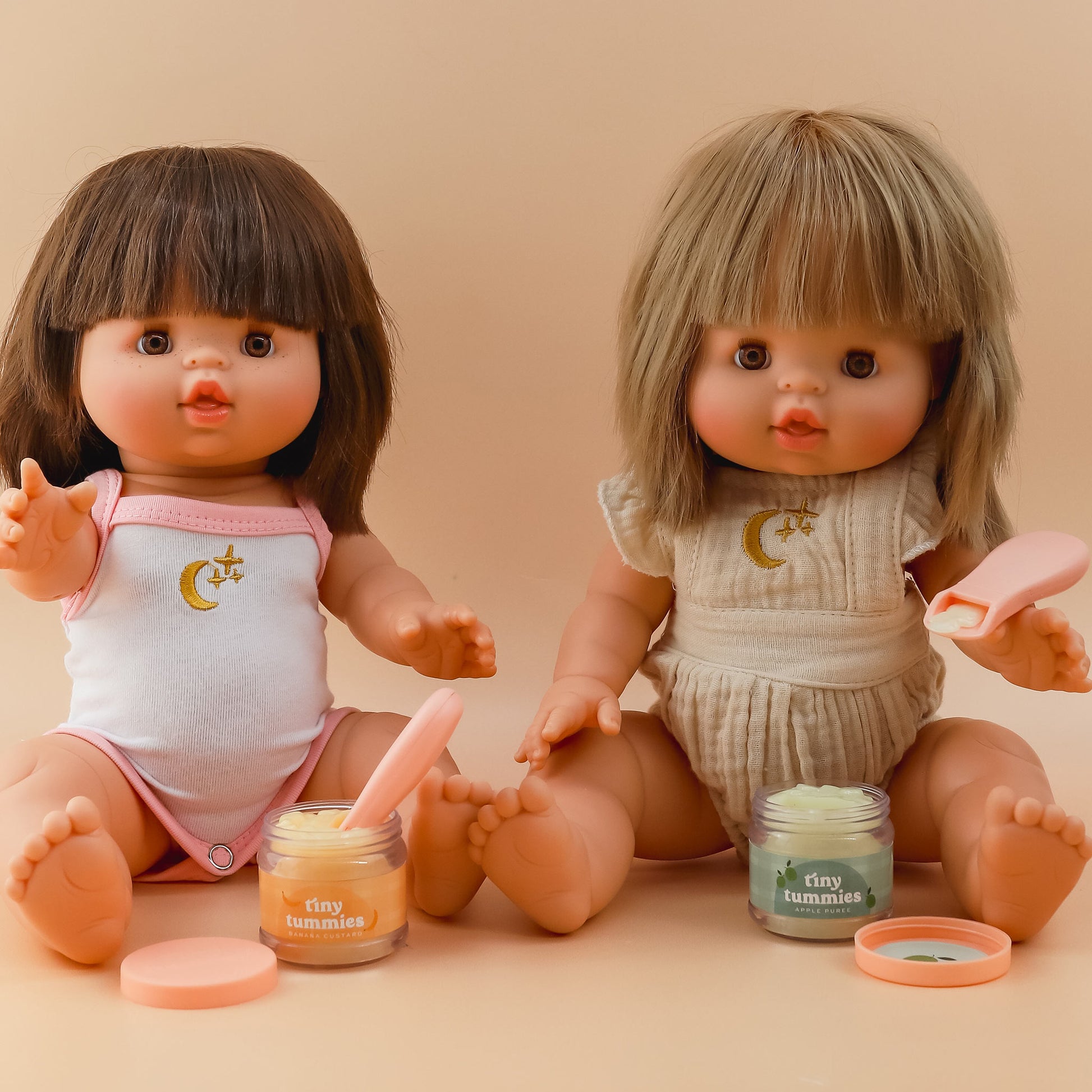 Dolls Eating Tiny Harlow - Tiny Tummies Apple Puree Food Jar & Spoon Set