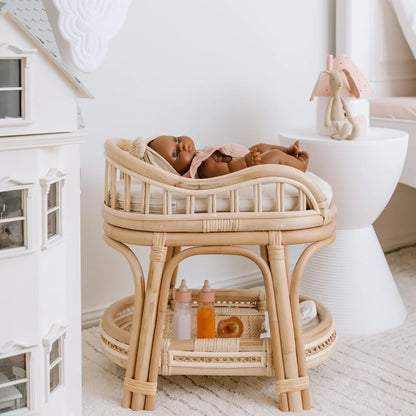 Tiny Harlow Tiny Tummies - Magic Milk & Juice Bottle In Rattan Dolls Cot - Playroom