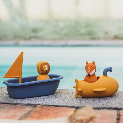 Trixie Bath toy sailboat - Mr. Lion and the Trixie submarine