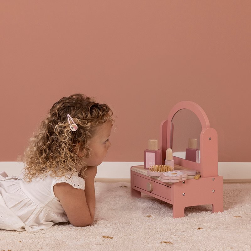 Pink wooden shop vanity table