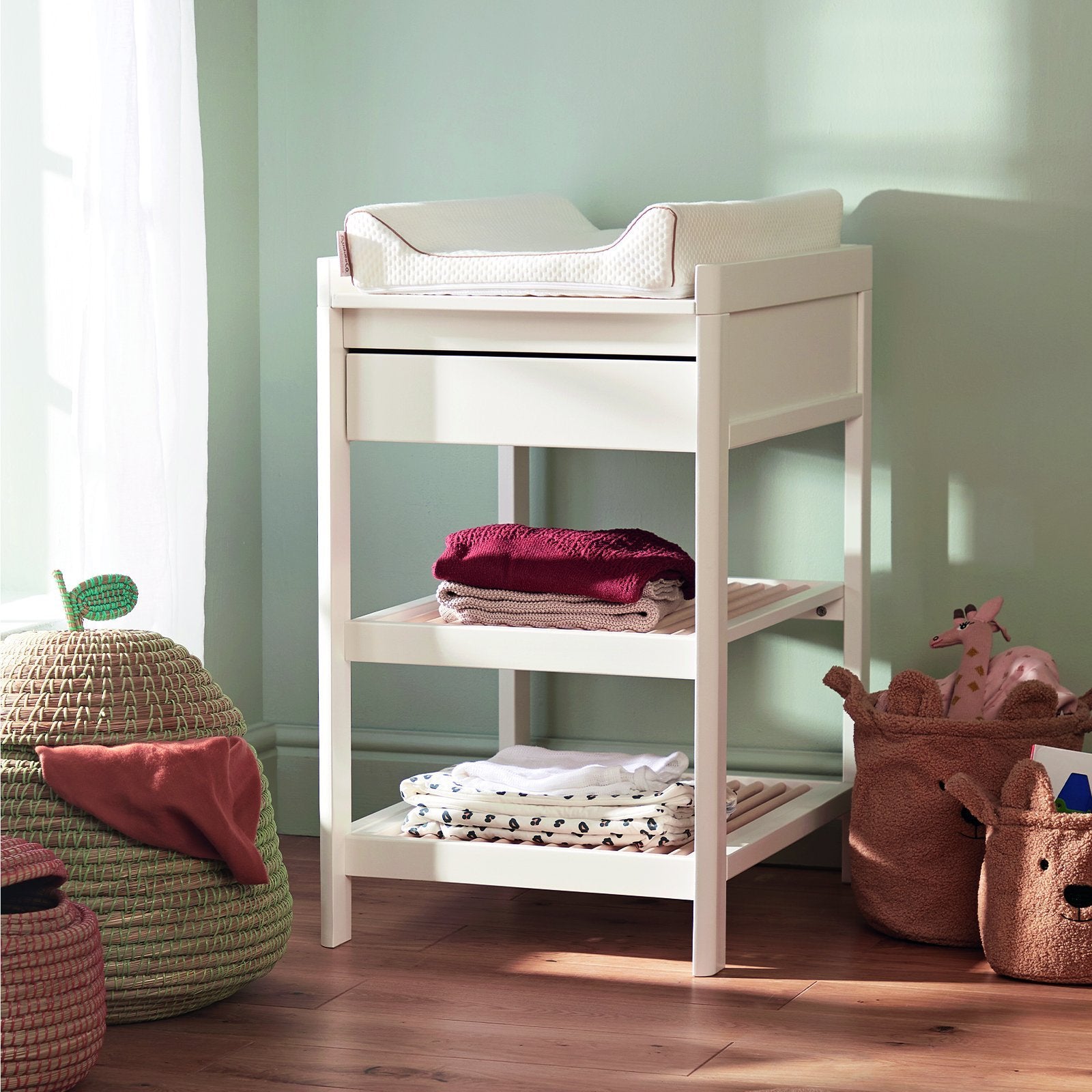 Europa baby hot sale changing table